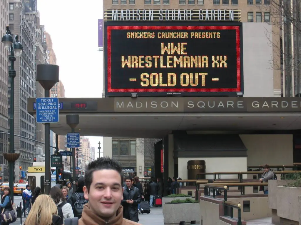 WrestleMania XX: Dennis vor dem Madison Square Garden