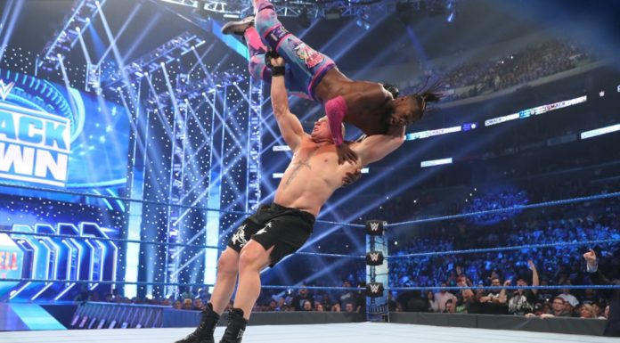 Brock Lesnar zerstört WWE-Champion Kofi Kingston - WWE SmackDown (Bild: (c) 2019 WWE. All Rights Reserved.)