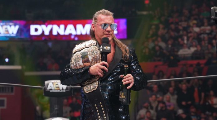 Ein Grund zum Feiern mit AEW-Champion Chris Jericho (Foto: Lee South, AEW)