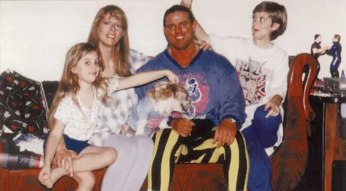 "British Bulldog" Davey Boy Smith mit seiner Familie