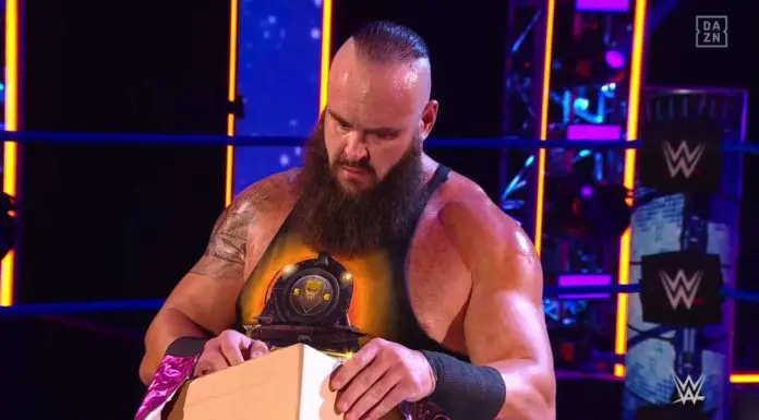 Braun Strowman hat ein Geschenk erhalten - (c) 2020 WWE. All Rights Reserved.