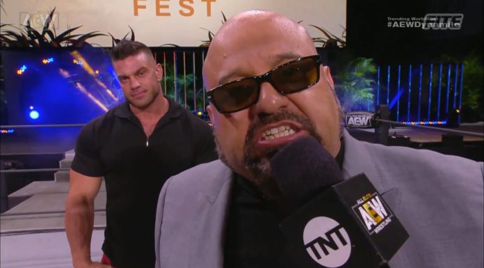 AEW-Manager Tazz mit einem Gruß an WWE beim Fyter Fest