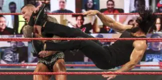 Drew McIntyre trifft mit dem Claymore Kick gegen Randy Orton bei WWE Raw - (c) 2020 WWE. All Rights Reserved.