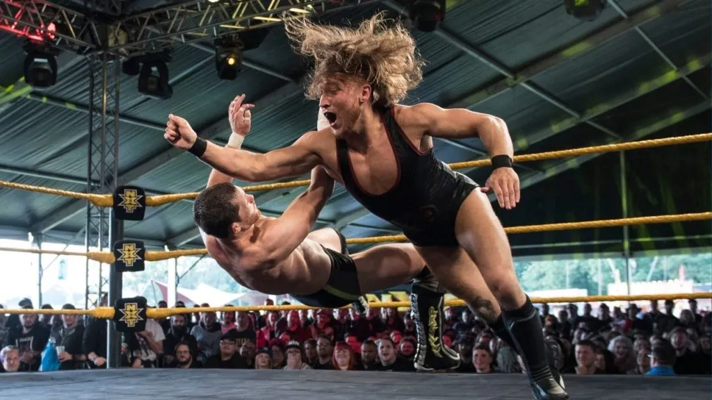 WWE NXT Star Pete Dunne bei einem Festival-Event in England
