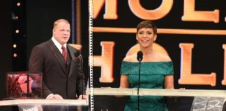 Kane und Molly Holly bei der WWE Hall of Fame 2021 - (c) 2021 WWE. All Rights Reserved.