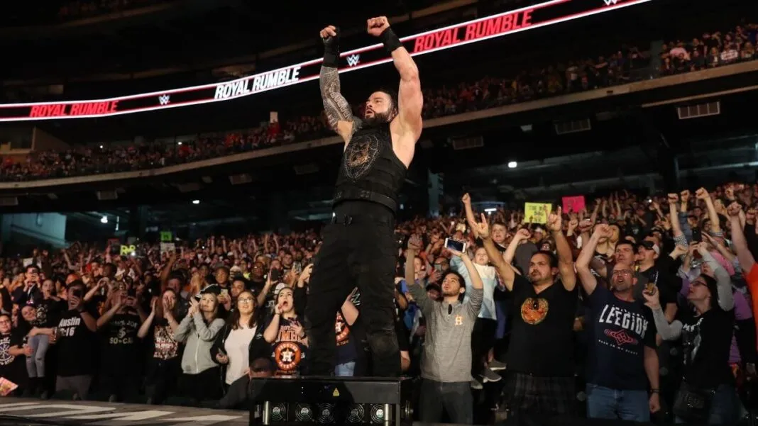 Roman Reigns und die Fans beim WWE Royal Rumble 2020 - (c) WWE. All Rights Reserved.