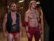 Wrestling-Serie "HEELS" - Jack Spade (Stephen Amell) mit seinem Bruder Ace Spade (Alexander Ludwig) (r.)