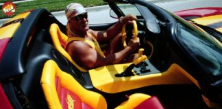 WWE-Legende Hulk Hogan im rot-gelben-Hulkster-Mobil