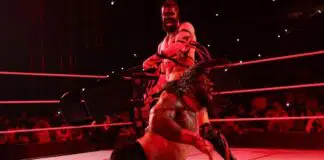 Der Demon überrascht Roman Reigns bei WWE SmackDown (24.9.21) - Foto: (c) 2021 WWE.