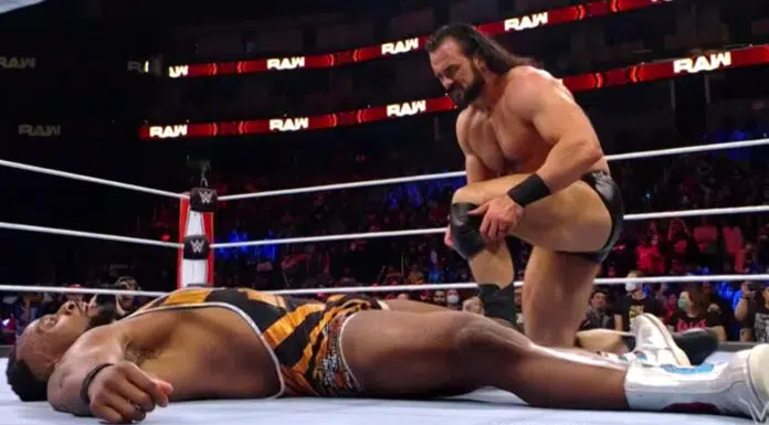 Drew McIntyre hat den Champion Big E ausgeschaltet - WWE Raw vom 11. Oktober 2021