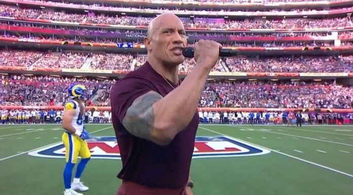 WWE-Legende "The Rock" eröffnet den 56. Super Bowl - Screenshot: NBC
