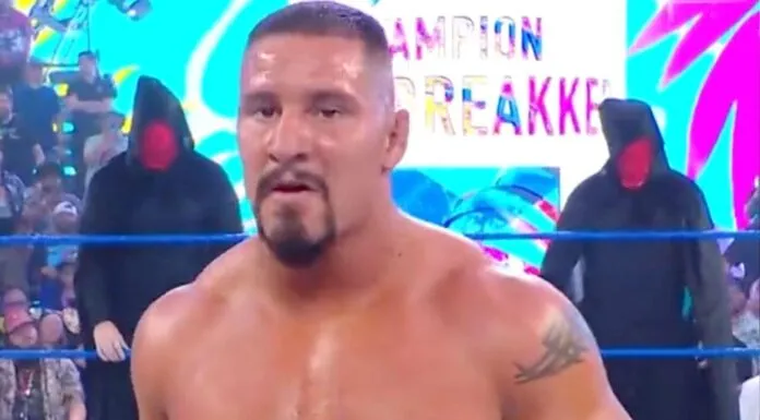 Welche schaurigen Maskenmänner haben es auf Bron Breakker abgesehen? / NXT vom 3. Mai / Screenshot: (c) 2022 WWE. All Rights Reserved.