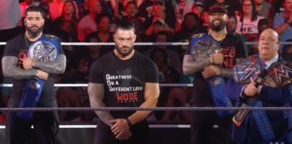 Roman Reigns lässt sich mit der Bloodline am Montag blicken / Raw vom 2. Mai 2022 / Foto: (c) WWE. All Rights Reserved.
