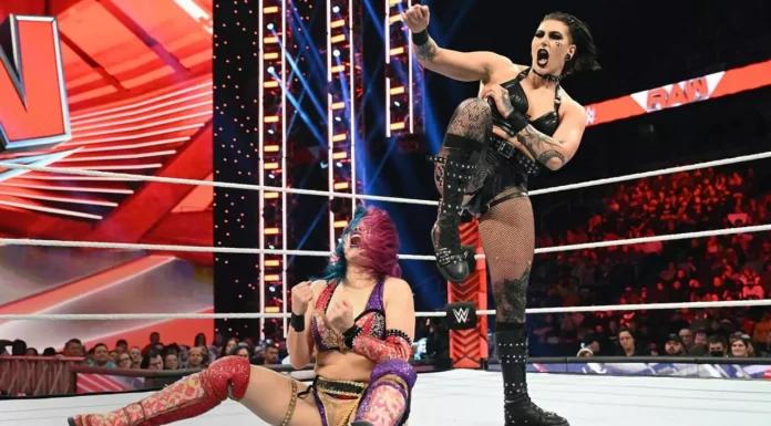 Der Kampf um den WarGames-Vorteil bei WWE Raw vom 21.11.22 / Foto: (c) WWE