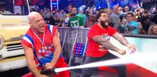 Kurt Angle spritzt ab! / WWE SmackDown vom 9. Dezember 2022 / Screenshot: (c) WWE