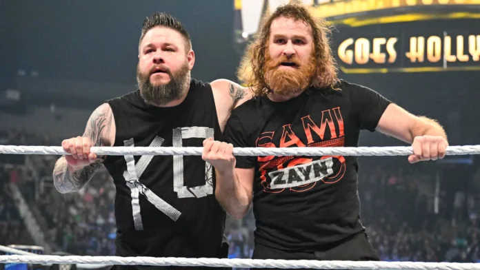 Kevin Owens rettet Sami Zayn vor einem Uso-Angriff / WWE SmackDown vom 17. März 2023