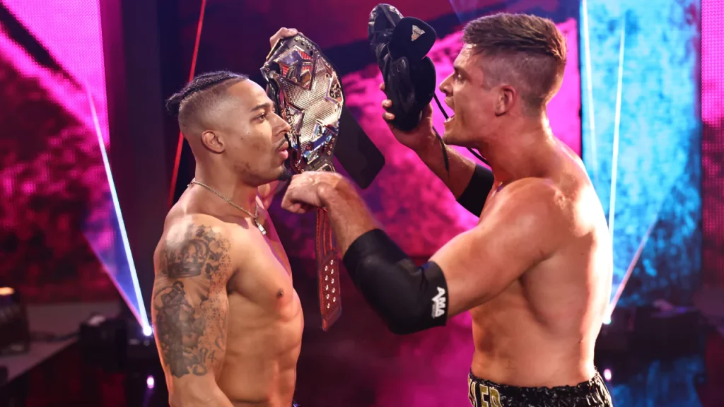 Schuh vs. Titel? Grayson Waller will es bald gegen NXT-Champion Carmelo Hayes wissen / WWE NXT vom 11. April 2023 / Foto: WWE