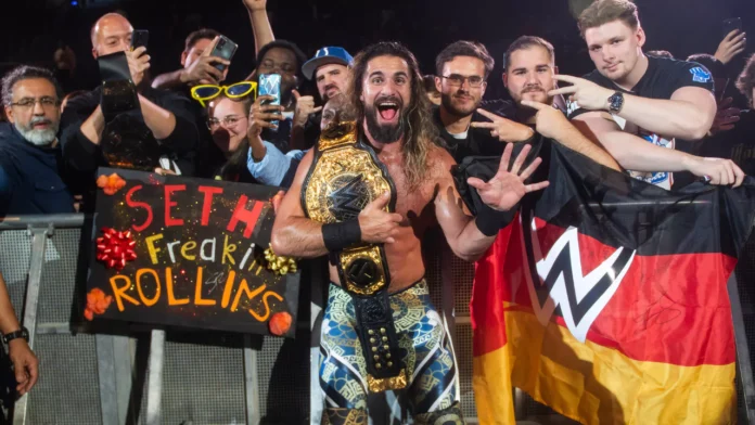 World-Heavyweight-Champion Seth Rollins mit seinen deutschen Freunden in Köln / (c) 2023 WWE