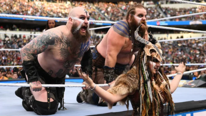 Viking Raiders (Erik & Ivar) mit Valhalla / Foto: (c) 2023 WWE