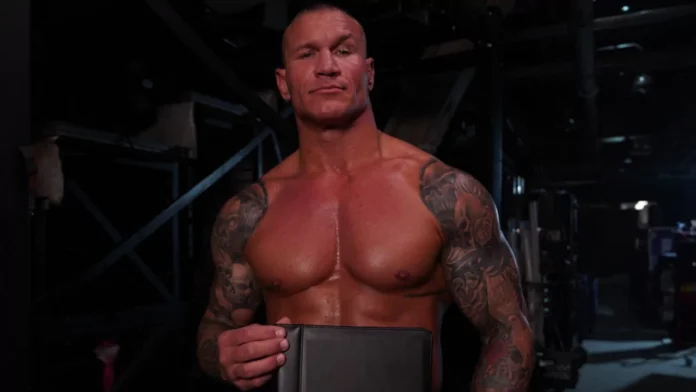 Randy Orton hat bei WWE SmackDown am 1. Dezember 2023 einen Vertrag unterschrieben