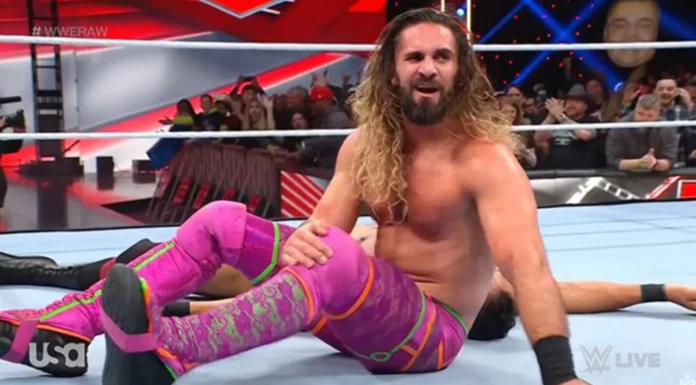 Im Match gegen Jinder Mahl: Seth Rollins erleidet eine Knieverletzung / (c) 2024 WWE